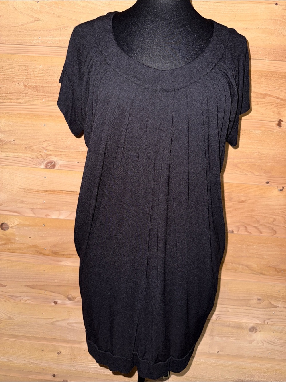 Women’s Black Pleated Short Sleeve mini dress BCBG Max Azria Medium